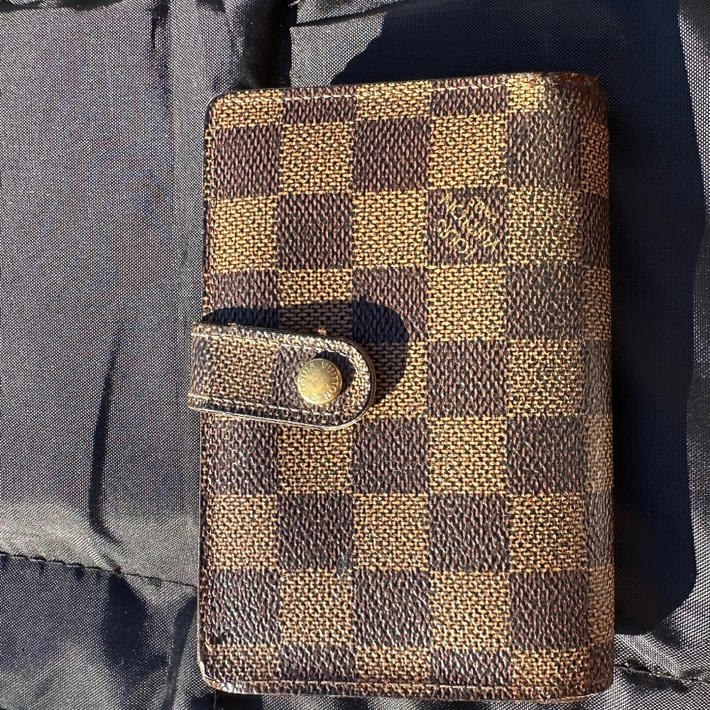 Louis Vuitton Medium Damier Ebene Brown kisslock wallet